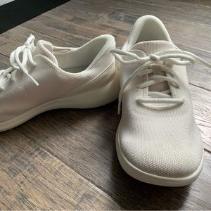 Kizik. Size 10. Womens Madrid Eco Knit. Marshmallow.